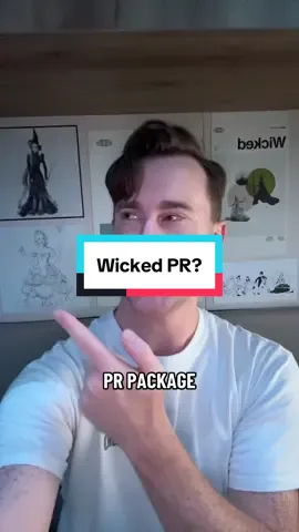 How many will comment below? 👀🩷💚 #wicked #wickedforgood #fyp #wickedthemusical #theatrekid 