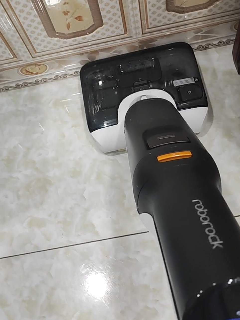 máy hút bụi lau nhà tự động giặt dẻ sấy khô. bánh xe trợ lực. công suất 20 000pa #roborokf25 #roborok #robothutbuilaunhathongminh #hutbuilaunhagiatde 