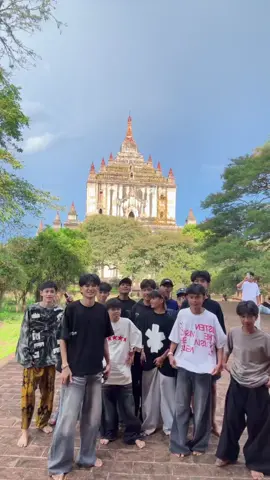 တည်ငြိမ်မလိုလိုနဲ့#fypシ゚ #မချောလည်းတင်မယ်ကွာ #ဆယ်လီမှအသဲပေးတာလား #😀 