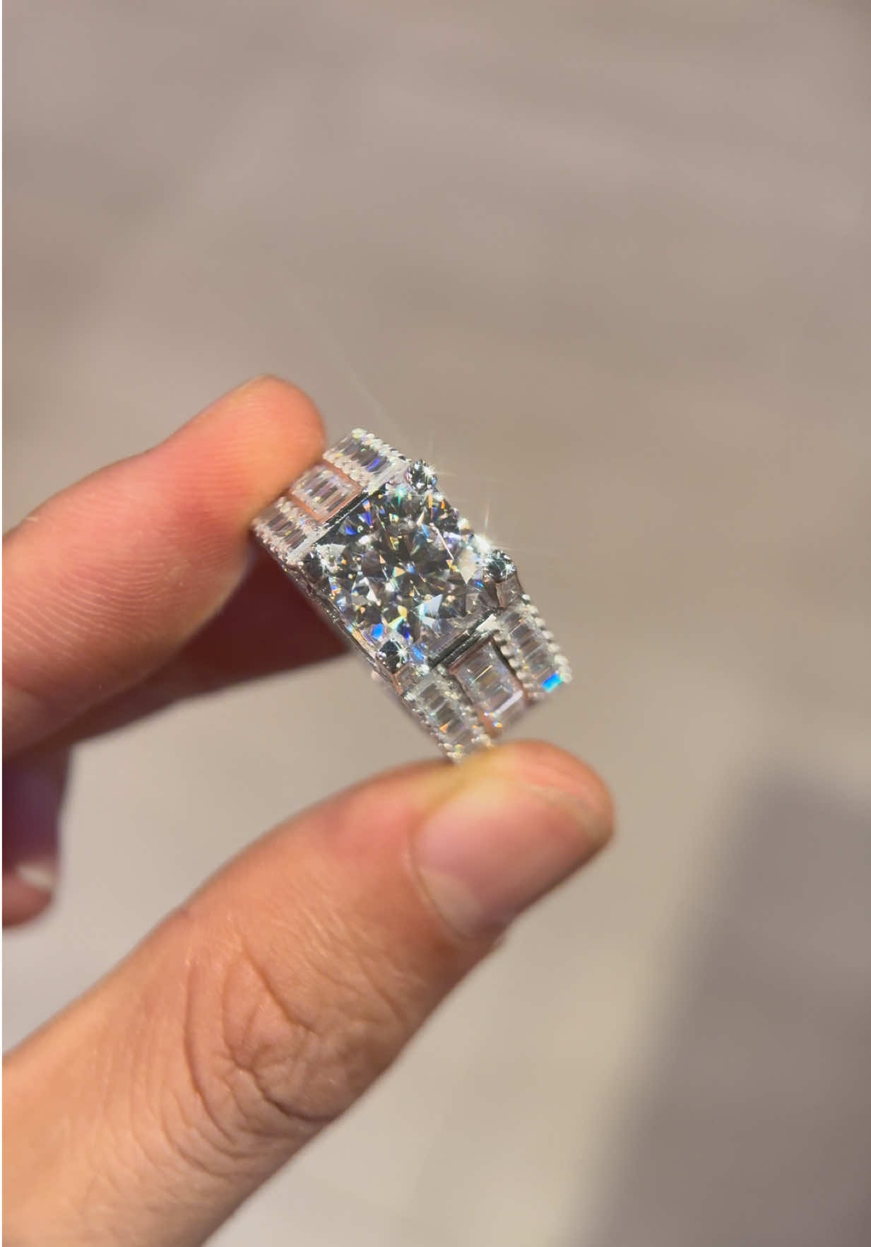 Ổ nhẫn Vàng Trắng 18k full kim cương Moiss 💍 Chưa tới 30 🍠 ạ #trangsuc #phanhungluxury #nhannammoissanite #cambodia #dâychuyen 