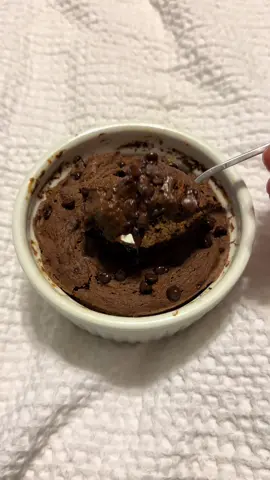 Single Serve Microwave Brownie 🤎 Ingredients: • 80g pure pumpkin (no pumpkin flavor!) • 10g chocolate brownie batter protein bar • 8g cocoa powder • 30g liquid egg whites • 1g baking powder • 1g vanilla extract • 5 drops liquid stevia (or any sweetener you like) • 0.25 tsp Himalayan salt • 5g mini chocolate chips (measure with your heart)  How to: 1️⃣ Mix everything in a small bowl or ramekin. 2️⃣ Microwave for 1:30 (may vary by microwave). 3️⃣ Let it cool + enjoy Macros: 122 cal | 17g C | 2g F | 11g P #lowcalorie #sweettreat #microwavebrownie #fitnessgoals #fyp