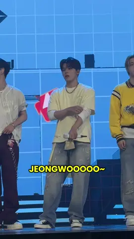 Versi jeongwoo adem banget kek remaja mesjid😭 #jeongwoo #treasure #allobankfestival #laguteume 