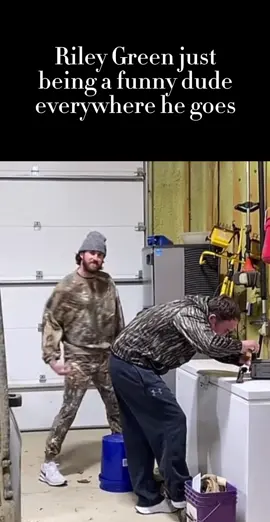 Literally so funny! Best personality in the business folks Mr. @Riley Green #countrymusic #fyp #foryoupage #viral #riley 