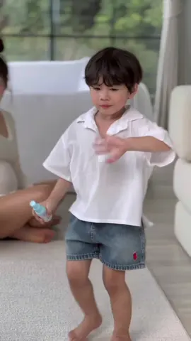 Master Rabbit ผลิตภัณฑ์ดูแลช่องปากสเปรย์ฟลูออไรด์  สำหรับเด็ก และช่วยลดการสะสมของแบคทีเรียในช่องปากนอกจากนี้ยังมี ฟลูออไรด์ ช่วยไม่ให้ฟันผุ ที่มาพร้อมกับกลิ่นหอมสดชื่นของผลไม้ช่วยให้เด็ก #fluoride1000ppm #masterrabbit 