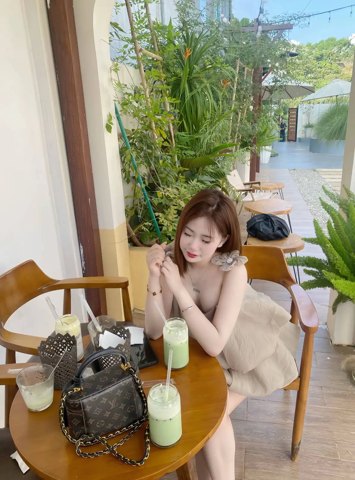 Tềnh toàng cô đơn một mình hết ngày 