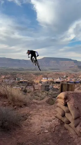 we talkin about practice 😤 #RedBullRampage just a couple more days until our wheels first hit the dirt again ⌛️ #freeridemtb #mountainbiking #mtblife 