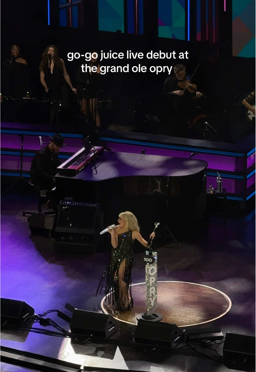 what a special night with @Sabrina Carpenter 🖤#sabrinacarpenter #gogojuice #grandoleopry #nashville #mansbestfriend 