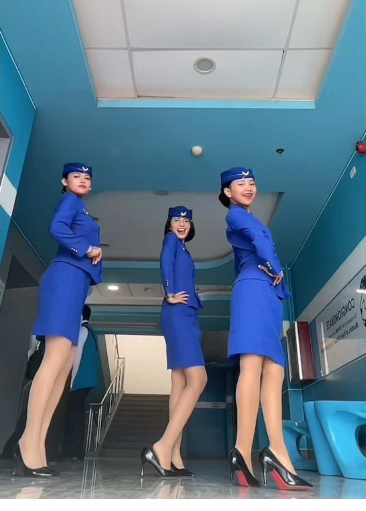 na para bang hindi naka uniform  dc: @Doojie Abad x @MLVN 