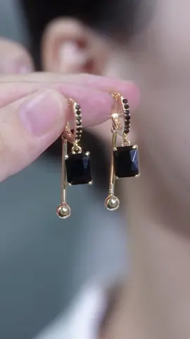 #earrings #earringsoftheday #jewelry #fashion #tiktokshopfalldealsforyou 