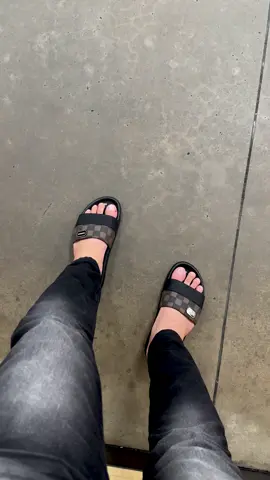 Dép quai ngang đế khâu thời trang đẹp 🥰🛍️#depquaingang #depnam #depnamthoitrang #thoitrangnam #chaypho 