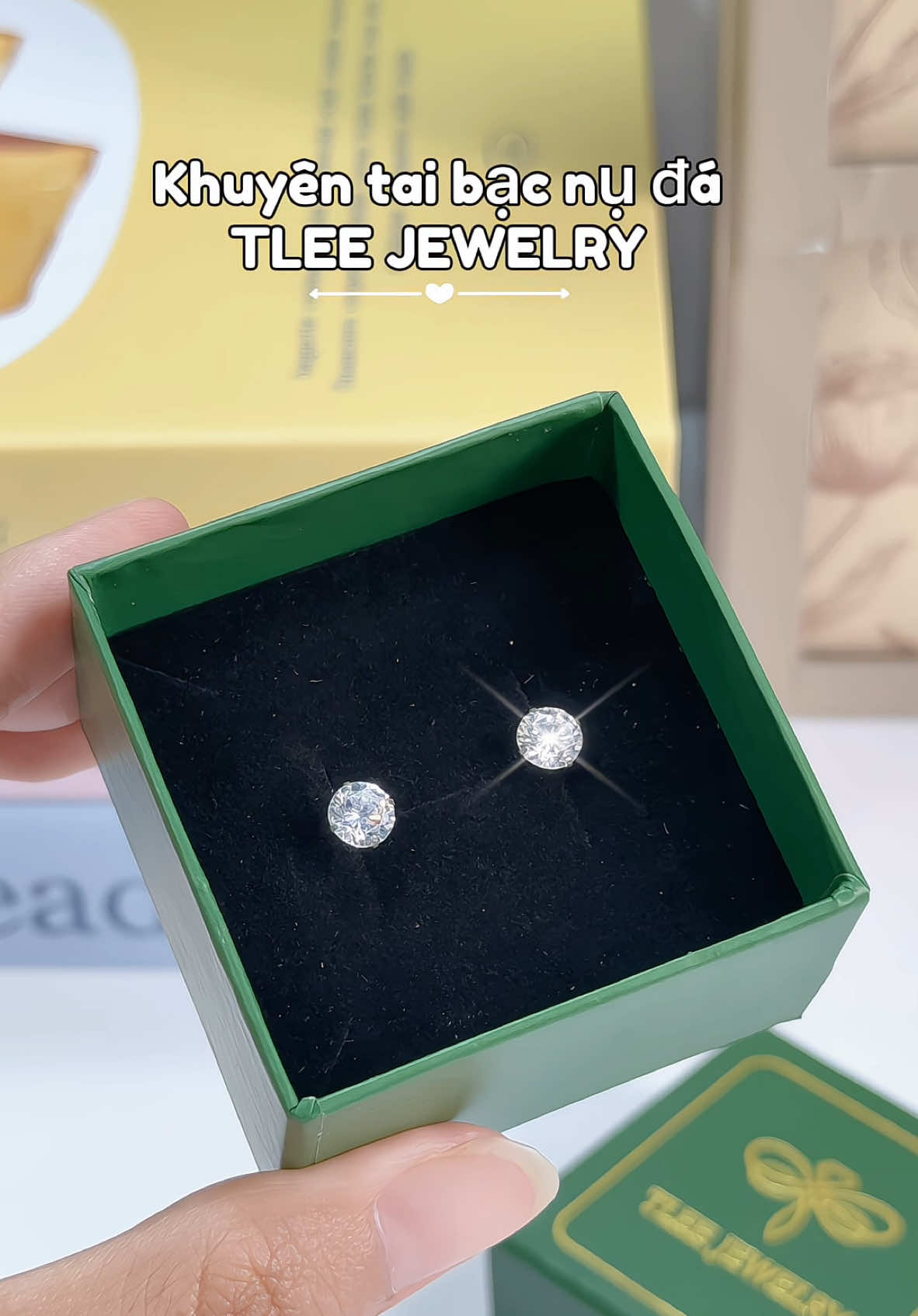 Khuyên tai bạc nụ đá xinh đẹp và lấp lánh mà cô gái nào cũng thích #khuyentaibac #trangsuc #bongtaibac925 #bac925  #tleejewelry #viral #camriviu #khuyentaibactlee 