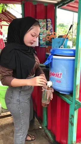 Es teh nya mas biar seger🍃😍#virall #fyppp #fypシ゚ #cewekcantik #cewekidaman 