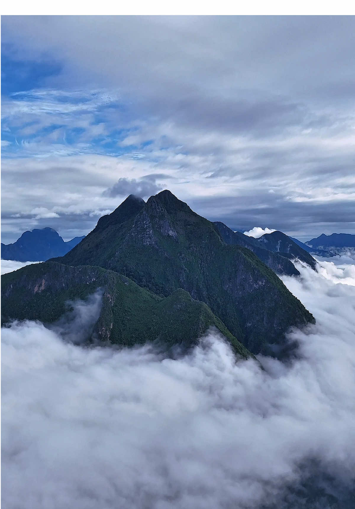 #สตอรี่สีเขียว🏔️ #นักเดินทางที่ชื่อปริญ⛰️ #คนรักเขา⛰️ 