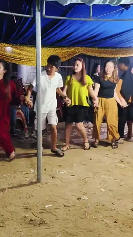 goyangkan terusss #lulosulawesitenggara #lulo #tarianlulo #molulo #foryoupage 
