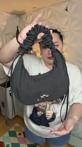 Sobrang cute nitong bag na to formal to pang harabas bag real quick as in multi-function ang atake!! Bet na bet ko talaga lakas maka Lululala na bag ituu!!! 