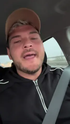 🤣Gata vacanța de două zile, envedeoaselor! 😜 Sunt în drum spre casă… Eh! Nu maa! 🤣www.razvanbotezatu.ro ❤️ #daticureveneala 