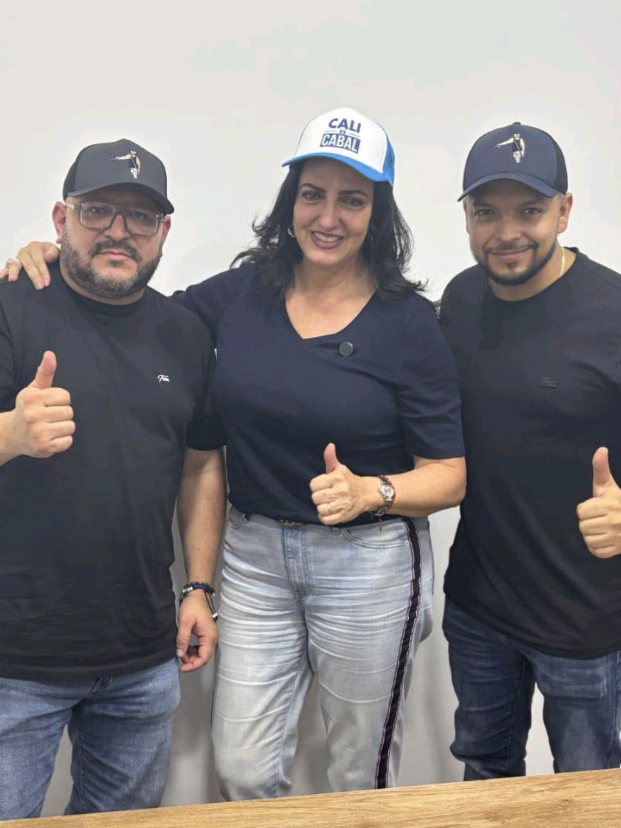 Concejal uribista de Medellín, Andrés Gury Rodríguez, salió con un bate a golpear a los manifestantes durante las marchas a favor de palestina en medellín.  Debe haber sanciones radicales contra este tipo de personas que quieren revivir el paramilitarismo en Colombia. #gustavopetro #medellin #marchas #manifestaciones #concejalmedellin  @Gustavo Petro @Daniel Quintero Calle @Iván Cepeda Castro @Carolina Corcho @Gustavo Bolivar @Presidencia Colombia 
