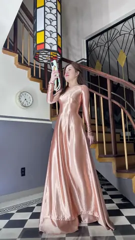 🍀Cái màu nó tây mà nó sang dã man 🥰. Chính là cổ ngày cổ nhắn mình cổ có hơi do dự mà bây giờ cổ nói chắc  thay tủ đầm thành tủ áo dài🤭😘. Cổ không phải trùm cuối thì ai đây😎#TrucPhuongAD #aodaiCAOKIM #lụasiêubóng #aodai #xuhuong 