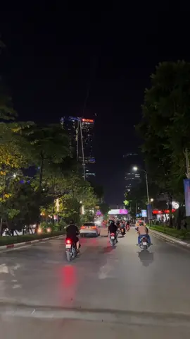 Anh yêu ít thôi nhưng dài lâu..#🥲 #hanoivedem❤️ #langthanghanoi #nhạchaymỗingày 