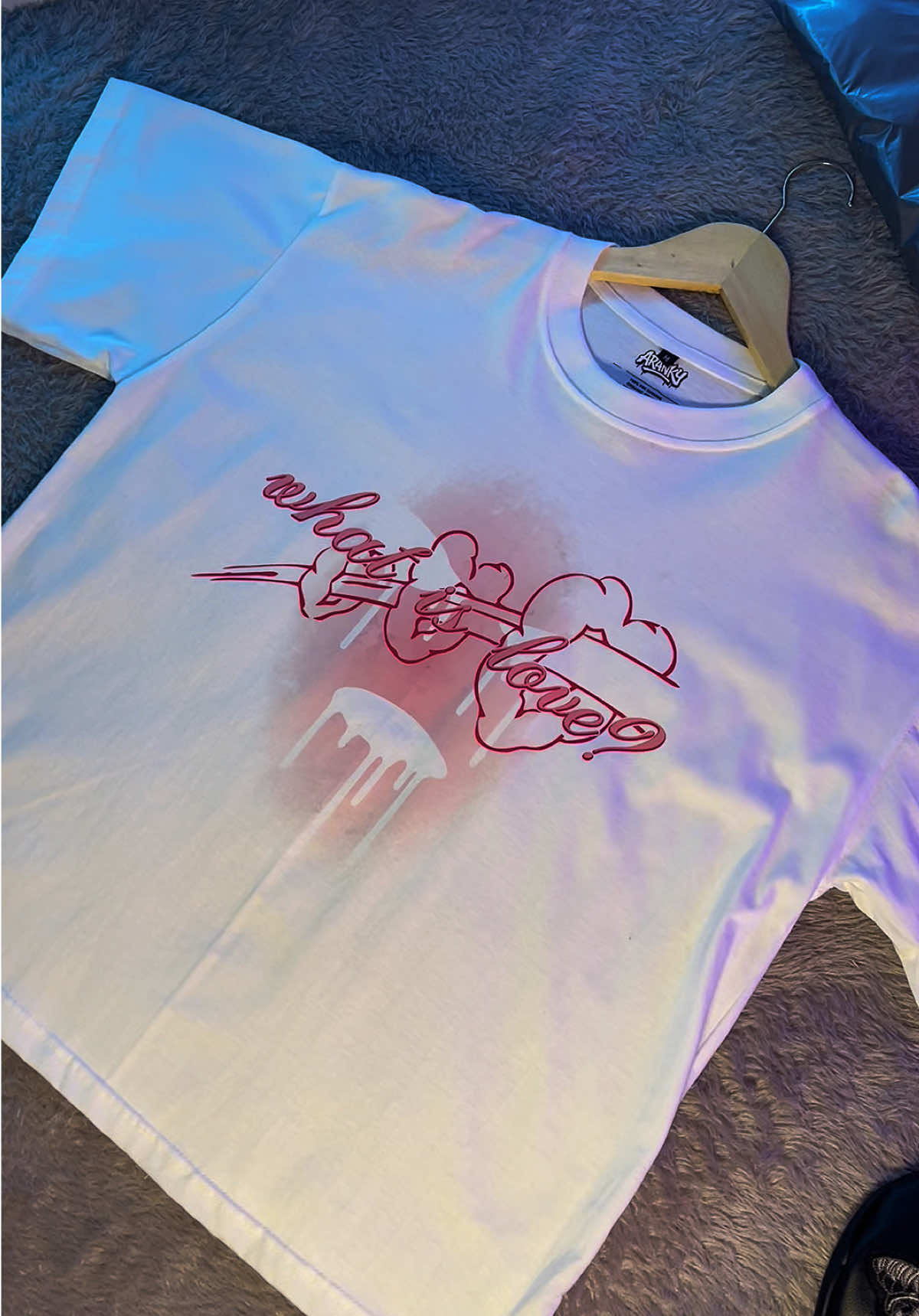 why love? #rekomendasikaos #tshirt #tshirtboxy #kaosmurah 