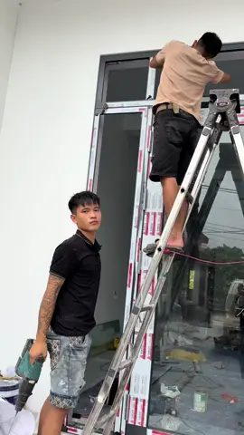 Xingfa nhập khẩu  bản cánh 145 đồng bộ phụ kiện skyline màu ghi xanh . Chỉ với 2,4 đồng 1m2  chọn gói 