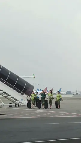 Hati-hati kak hp nya 🙂 #pramugaricitilink #pramugariindonesia #pramugaricantik #cabincrewstories #citilinkindonesia 