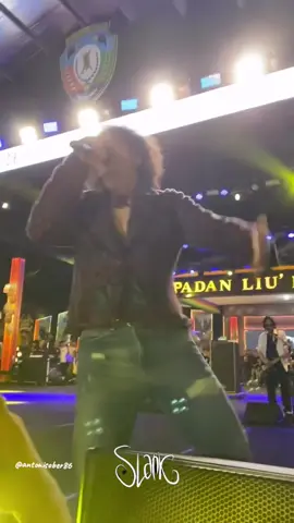 berkali kali aku sms kamu... #slank  #konser  #malinau  #slankers  #slankersindonesia 
