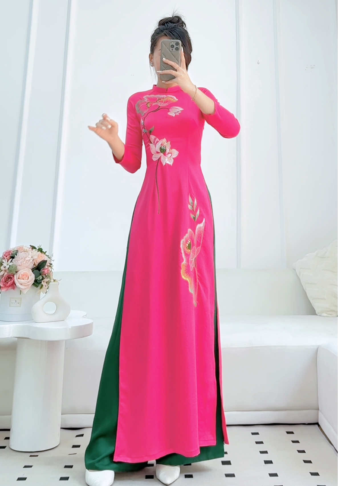 Áo dài hoa sen luôn đẹp và đỉnh ạ, áo dài thêu siêu kì công luôn ạ #aodaitheu #aodaigam #aodaicachtan #aodai4ta #aodaitet #aodaitet2026 #20thang10 #20thang11 #8thang3 #kiyeu #khaigiang #aodaigiaovien #aodaiquynhnguyen #aodaihoanhi #aodaitron #aodaiquynhnguyen 