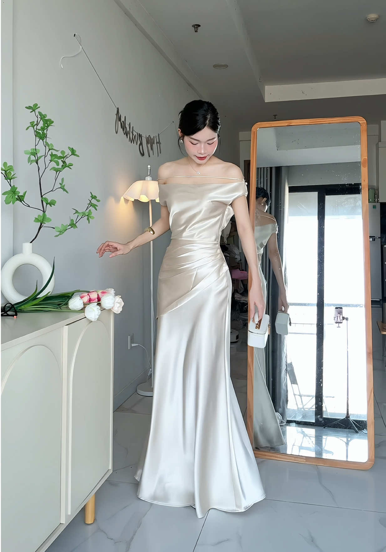 Váy lụa dài thướt tha sang xỉu. Có hơn 200 cành hoii quá rẻ 👌👌