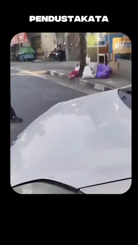 ga mau ditilang sendiri😭 . Bapak2 yg bawa supra: Lah sianjjj malah ngajak-ngajak.. . #katabijak #quotes #viral #katakatamutiara #standupcomedy 