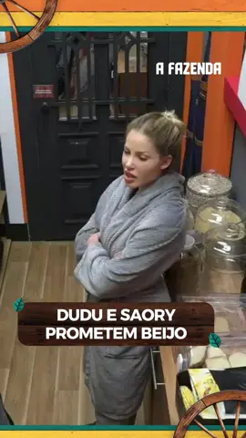 O beijo vem aí! 🤫 Dudu (@dudu_camargooficial) e Saory (@saorycardoso) prometem agitar a Sede com um possível romance 💖 Acesse RecordPlus.com para assistir à transmissão 24 horas de #AFazenda com seis sinais exclusivos 🔥