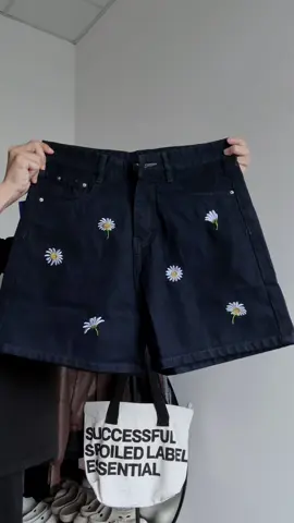 Quần short jean CEMMERY thêu hoa #quanshortjean #macdepmoingay #xuhuong #phoidoxinh #fypツ 