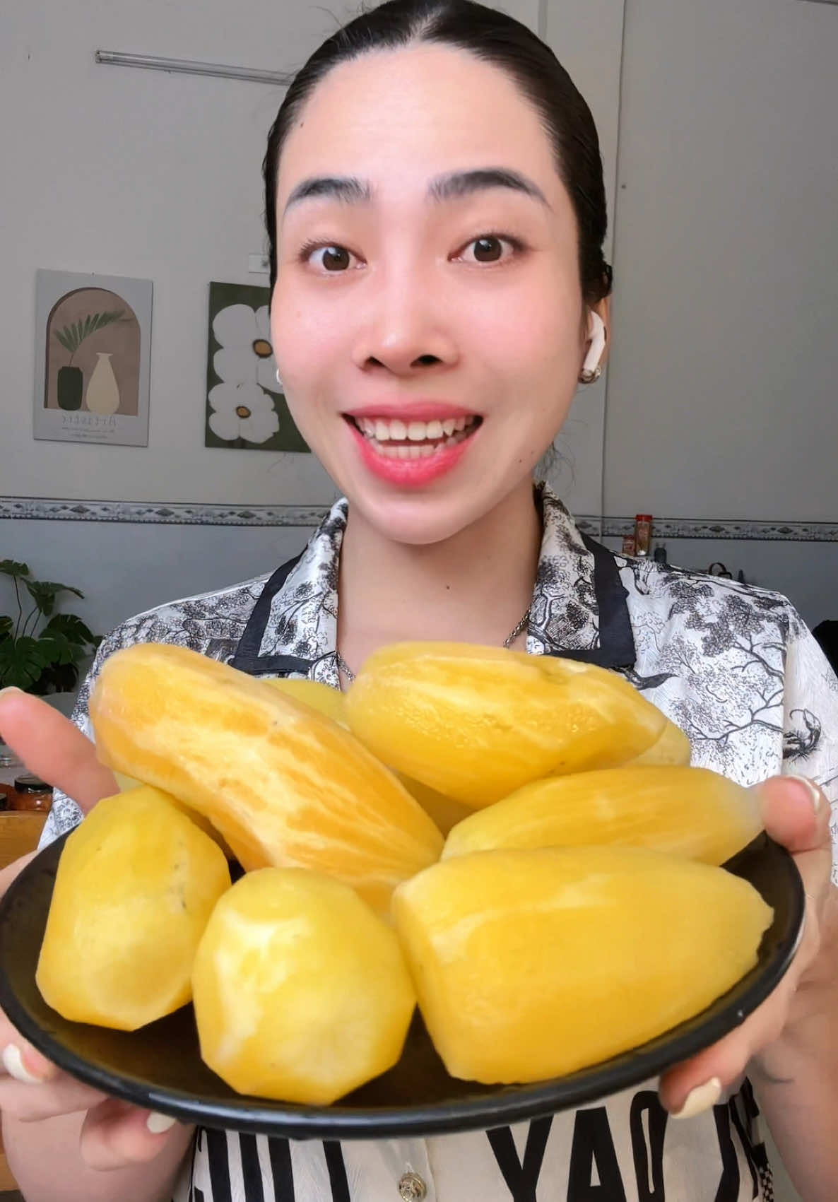 Củ này trồng 8-9tháng mới thu hoạch củ dc nên 1năm mình ăn dc 1mùa thui nè mấy c thử nha #ancungtiktok #food #duyenoioi #reviewfood #cusamdat 