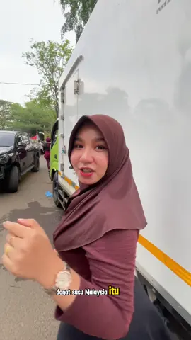 Donat susu Malaysia ado di Ki gais, besak ny semak pipi @DONAT SUSU DANCOW ala Malaysia 😋 📍: (Ki) Didepan gereja Siloam buka dari jam 16.30-Habis