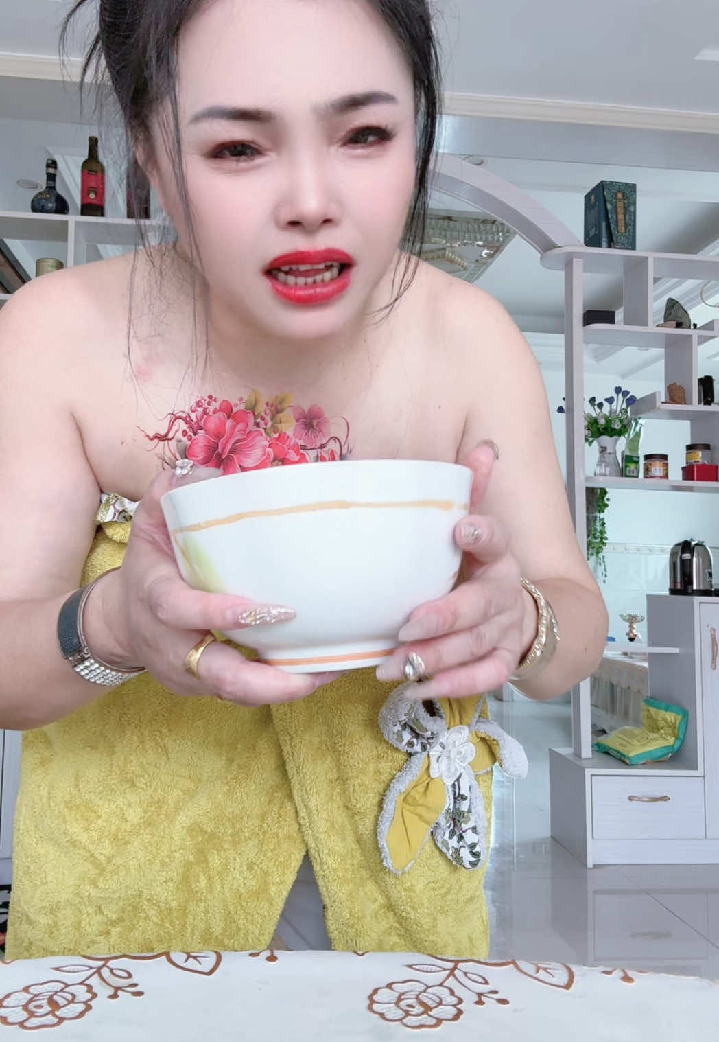 病了两個月我本來不想熬的！是直播間哥哥姐姐們給我活下去的信心！最近感謝支持我的兄弟姐妹們的鼓勵與支持同學也感謝幫過我的人！喝吧！上有小下有老全靠我！