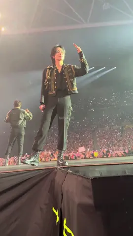 excuse my voice but this is literally JEONGHAN in front of ME and scoups at the back, jun and other members at the end!!! #seventeen #bethesun #bulacan 