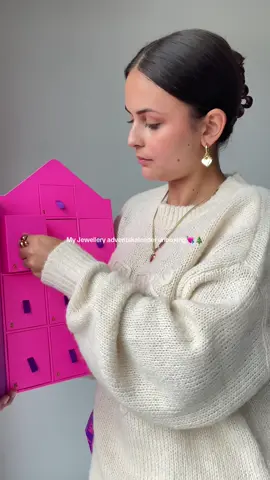 Advertentie (gifted) | Ren naar @My Jewellery want de adventskalender zijn er en alle juweeltjes hierin zijn zo ongelofelijk cute💘✨ #myjewellery #myjewellerybelgium #unboxing #adventcalendar #jewelry 