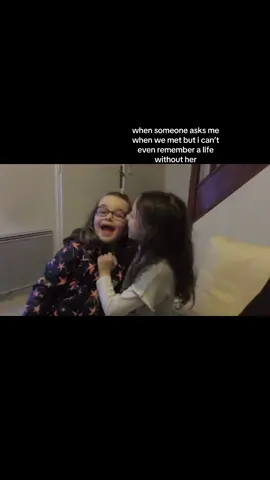 je sais pas pourquoi eden filmait mais meilleure idée du monde #fyp #friendship #childhood @𝑔𝓇𝒾𝑔𝓇𝒾ྀ.· 