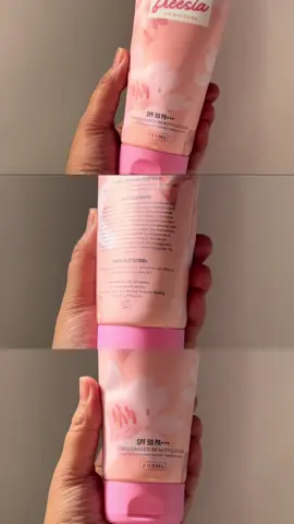 ✨ Get that glowing, fresh, and mabangong skin with Skin Glowry Pear & Freesia Lotion! 💕 With SPF 50 PA+++ and 10x whitening power — water-based pa, kaya super light and perfect for everyday glow up! 🌷 #SkinGlowry #PearAndFreesia #GlowingSkin #WhiteningLotion #SkincarePH 