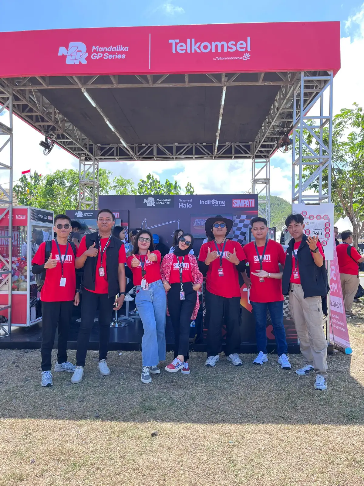 Lowongan kerja Telkomsel, Di cari Karyawan sebanyak-banyaknya 🤗 Sebagai marketing sales Indihome, Lokasi kantor : 1. Mataram Lobar : Kota Mataram, Jalan Sriwijaya Robby : 085333944455  2. Loteng : Praya Lalu Andra : +62 851-4129-2229 3. Lotim : Kantor GraPARI Selong Lalu Sofian : +62 851-4104-4921 4. Lombok Utara : Kantor GraPARI Tanjung Yang berMinat bisa langsung Chat WhatsApp ya, sesuai dengan domisili kalian masing2 ☺️ #peluangbisnis #bukasemuapeluang #majukanindonesia #telkomsel #indihome 