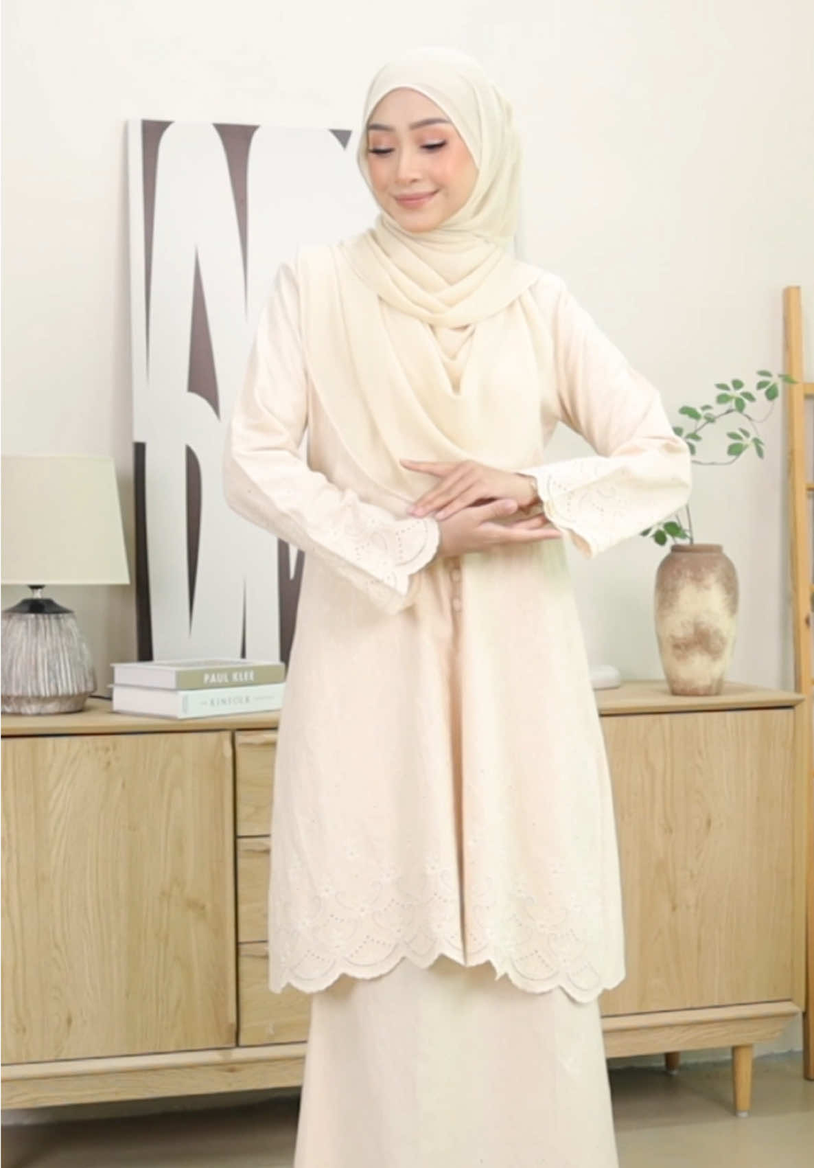 Bestnya kalau raya ni dapat pakai baju kurung cotton macam ni kan 🥰 Cantik dan selesa semestinya kurung felisha. #kurungfelisha #kurungcotton #cottoneyelet 