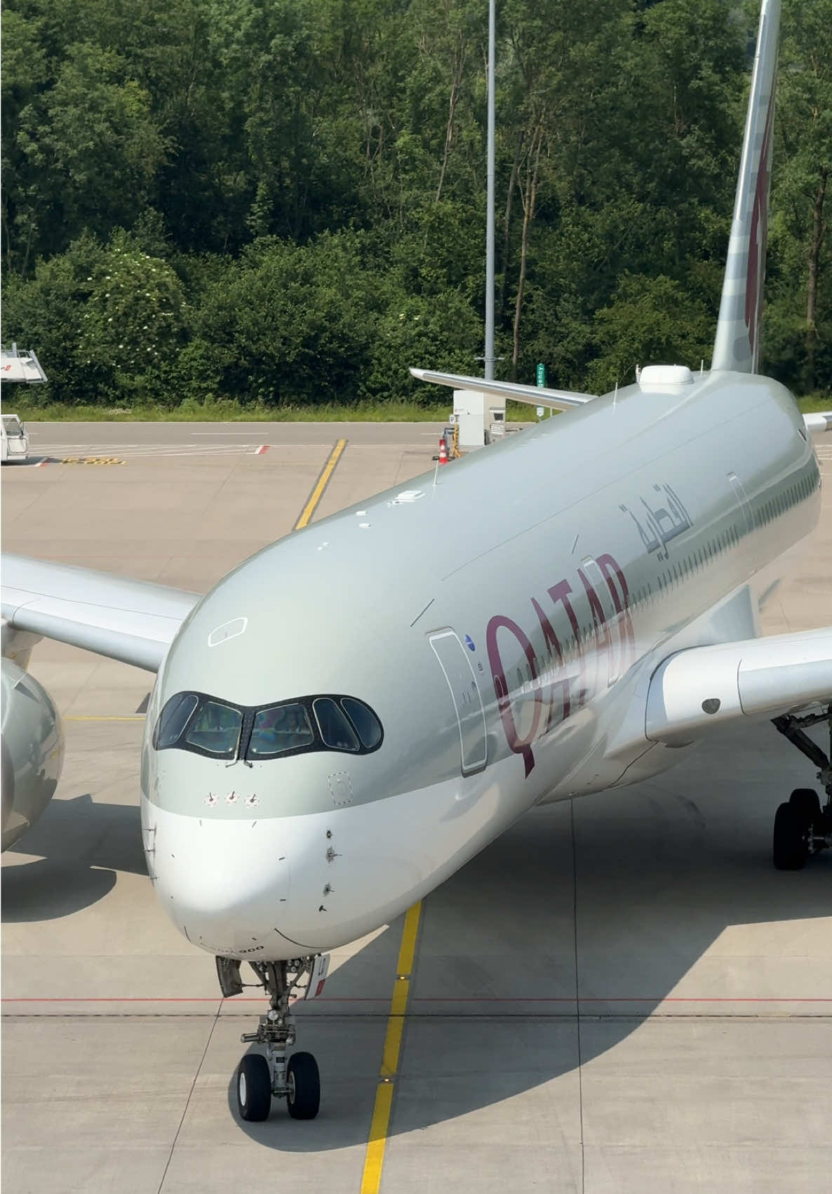 Gate scene😍 Qatar Airways A350 at ZRH ✈️ #aviation #airplanes #qatarairways #a350 #switzerland @Qatar Airways 