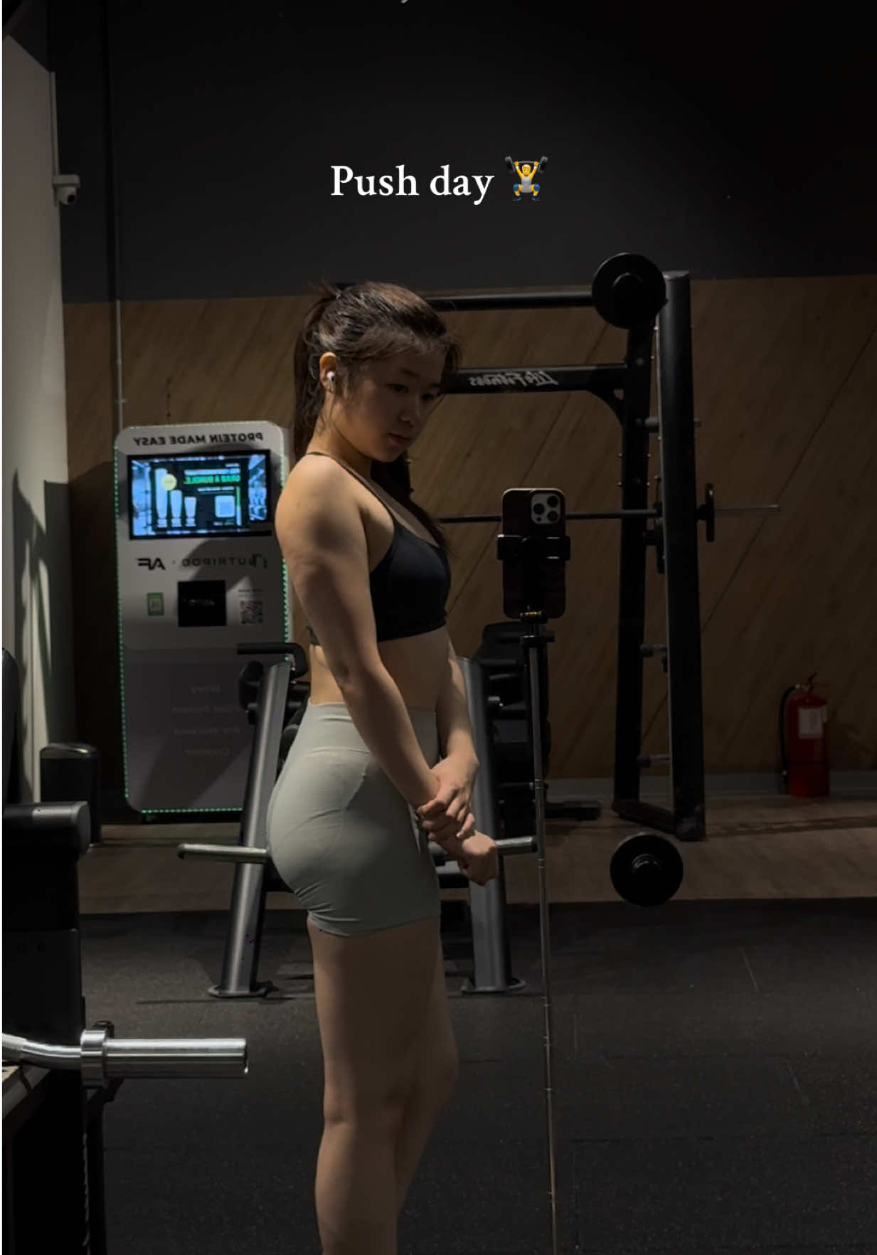 Push day 🏋️‍♀️ #fyp #foryoupage #fyppppppppppppppppppppppp #viral #gym 