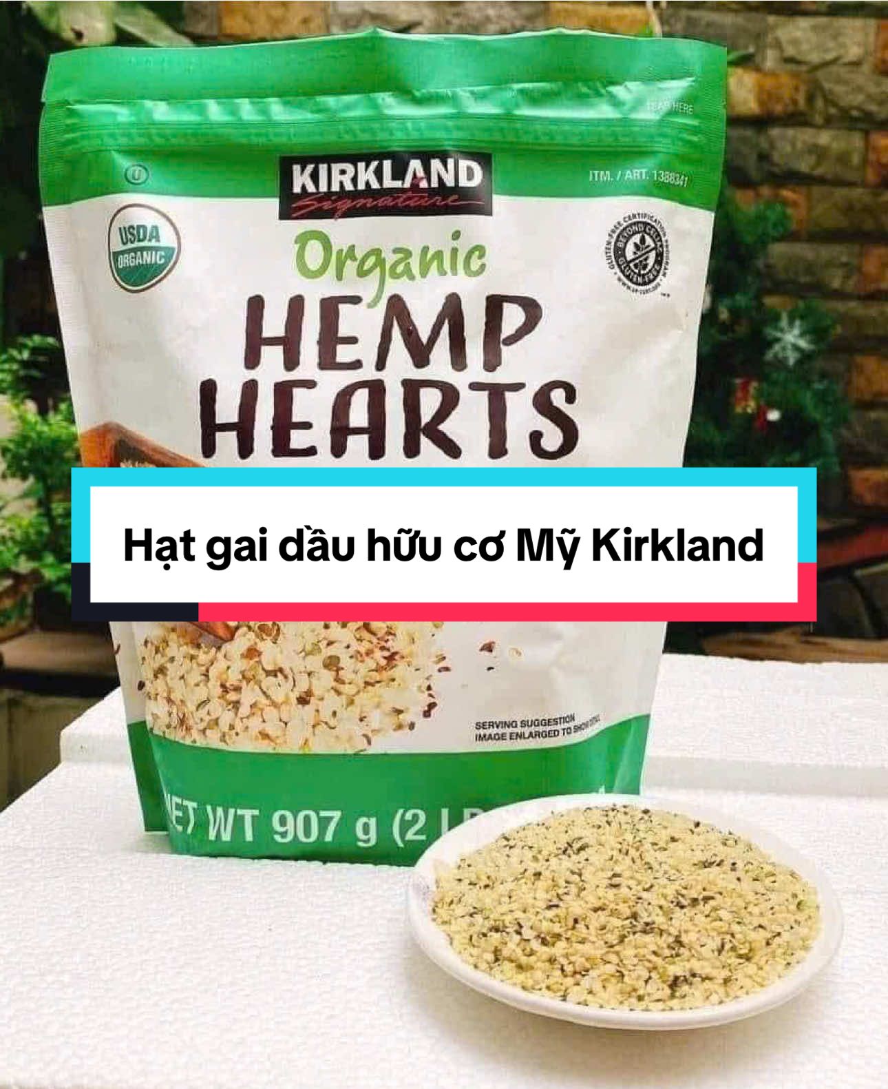 💥💥HẠT GAI DẦU HỮU CƠ MỸ  ✅ Công dụng: 1. Cây gai dầu là một nguồn protein tuyệt vời! 2. Cây gai dầu đóng vai trò quan trọng trong việc sản xuất các các loại enzym thiết yếu! 3. Khoảng 2/3 lượng protein trong gai dầu được tạo thành từ Edestin để cải thiện DNA! 4. 1/3 protein còn lại là Albumin - 1 loại protein có trong lòng trắng trứng. 5. Hỗ trợ cải thiện và phát triển cơ. 6. Cây gai dầu bổ sung một sự cân bằng tối ưu của các loại axit béo thiết yếu trong chế độ ăn uống của bạn giúp ngăn ngừa bệnh tim, tiểu đường và chứng mất trí. 7. Hạt gai dầu hữu cơ không biến đổi gen. #hatgaidau #thucphamxanh #thucphamhuuco #cuahanghuuco