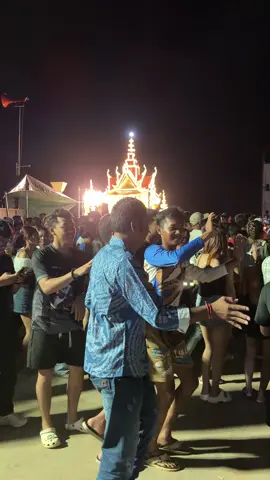 ចេញ​ព្រះវស្សា​តែងតែ​មាន​ពិធី​បុណ្យ​ដង្ហែ​ប្រទីប​ទៅទន្លេជារៀងរាល់ឆ្នាំ​ ហេីយមានប្រណាំងទូកខ្លីទៀត🌷🌹💓🇰🇭❤️️🙏#🌹❤️️🙏💓🌷🇰🇭 #រួមគ្នាថែរក្សាមរតកវប្បធម៌ដូនតាខ្មែរយើង🇰🇭 #855🇰🇭❤️️ #fyppppppppppppppppppppppp 
