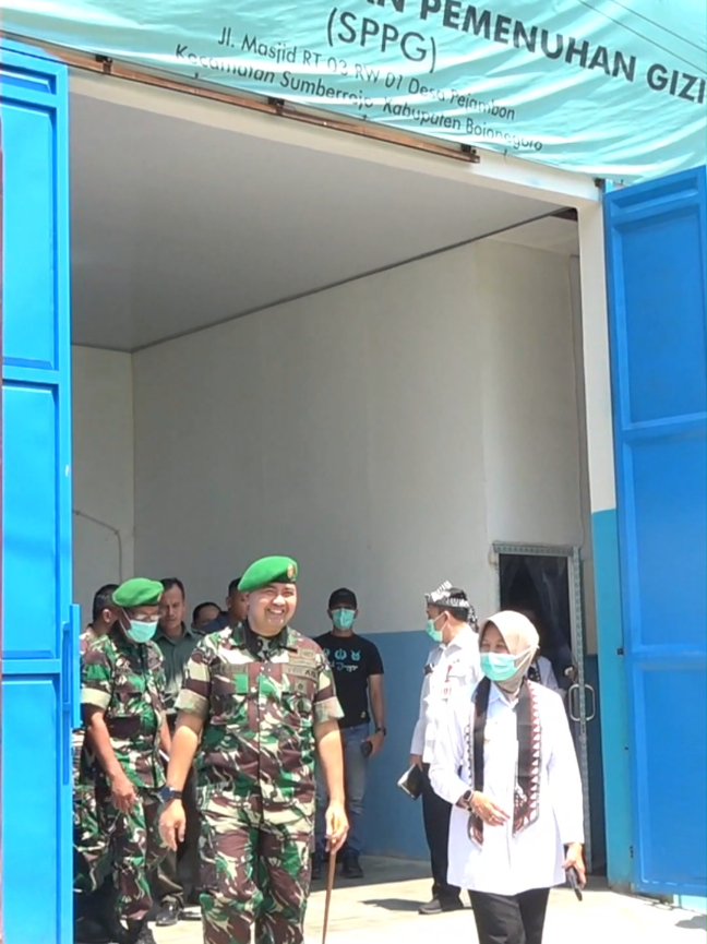 Pemkab Bojonegoro Pastikan SPPG Penuhi Standar Kebersihan & Gizi  Wakil Bupati Bojonegoro, Nurul Azizah, bersama Dinas Kesehatan melakukan sidak ke SPPG Jatigede dan Pejambon di Kecamatan Sumberejo. Hasilnya ? Keduanya dinilai bersih, higienis, dan memenuhi standar gizi yang ditetapkan. Langkah ini merupakan komitmen Pemkab Bojonegoro dalam mendukung program Makanan Bergizi Gratis (MBG) untuk anak-anak yang sehat, cerdas, dan berdaya saing. #BojonegoroSehat #MakananBergiziGratis #SPPG #NurulAzizah #PemkabBojonegoro 