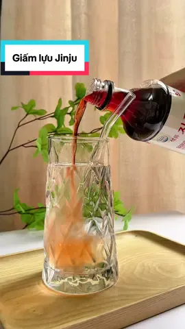 Giấm lựu dễ uống hơn giấm táo nhiều mà công dụng cũng đầy đủ lun, ai muốn đẹp da, tiêu hoá tốt, hết mùi cơ thể thì thử nha #giamluu #giamluujinju #jinju #totchosuckhoe #giamtao 