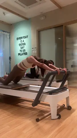 POV: Pretending it’s all grace and control while internally screaming “huwag kang bumitaw! Isang maling galaw, baribot ka talaga! 🤣  #pilates #pilatesreformer #fyp #stretch 