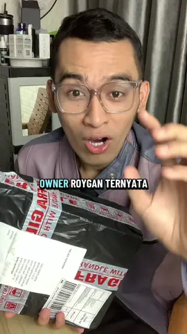 Gw dikirim paket roegan untuk perawatan rambut gw, makasih owner roegan yang baik hati ♥️ #roegan #roegangummies #roeganshampoo #perawatanrambut 