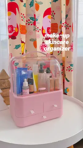 Hindi lang cute, practical pa! Makeup + skincare organizer na may takip kaya laging malinis, may holder sa itaas, at available in different colors! Perfect pang daily use o gift idea! 🎁💄#makeuporganizer #storageorganizer #desktoporganizer #organizerideas  #kikaykit 